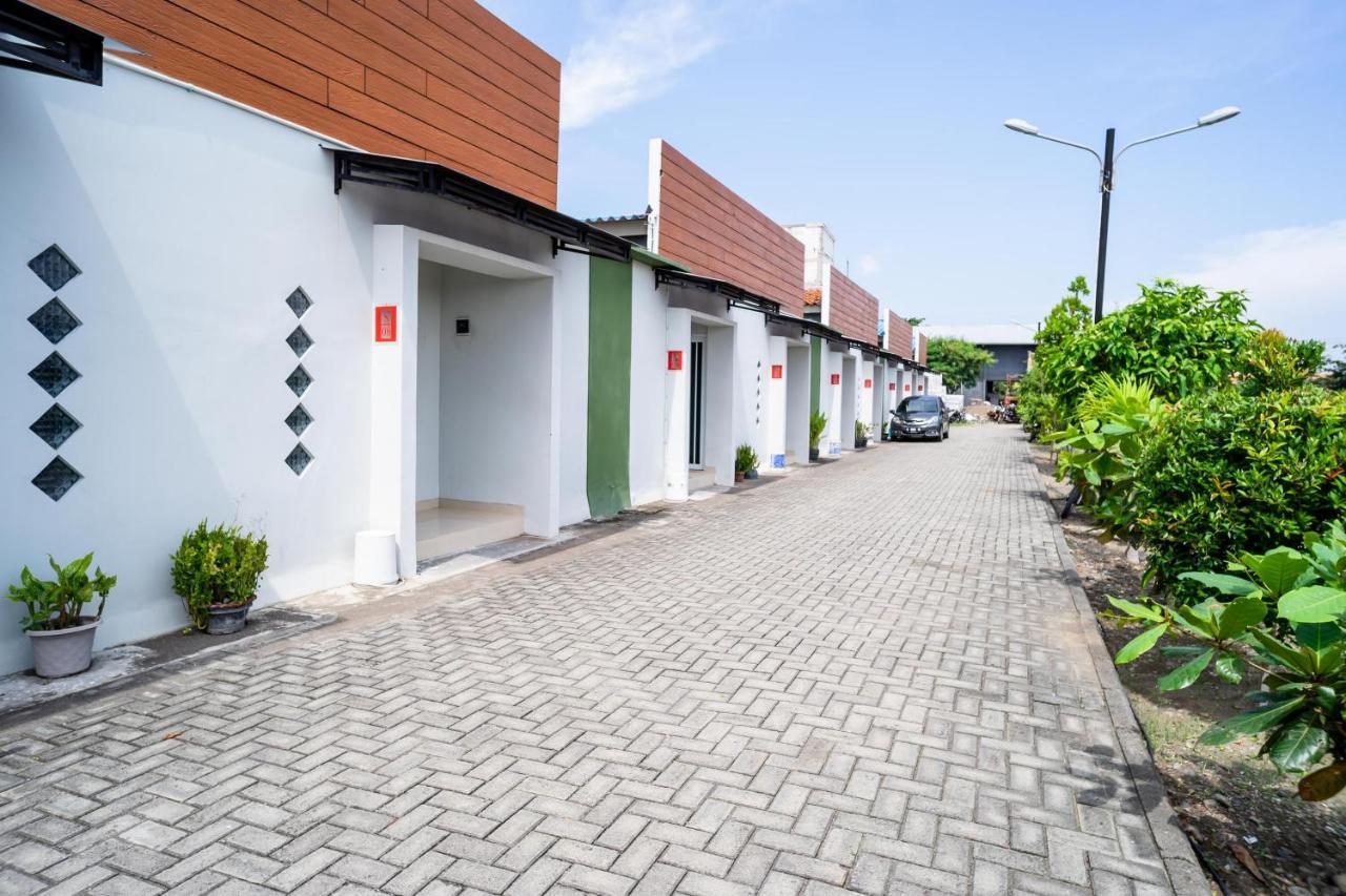 Отель Koolkost Syariah Near Transmart Tegal Экстерьер фото